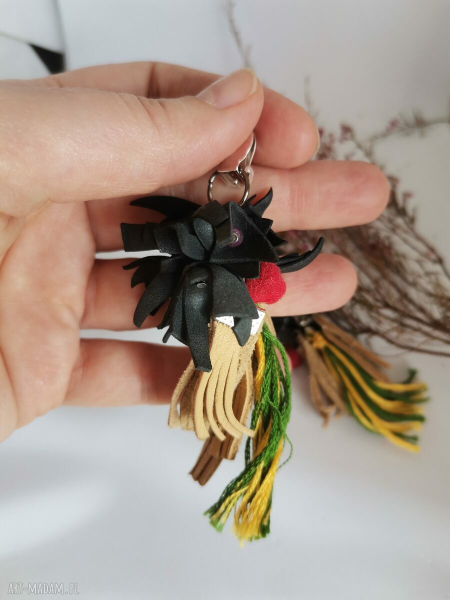 Klipsy etno-boho ze skóry: kwiaty i frędzle na klipsy (box x1)