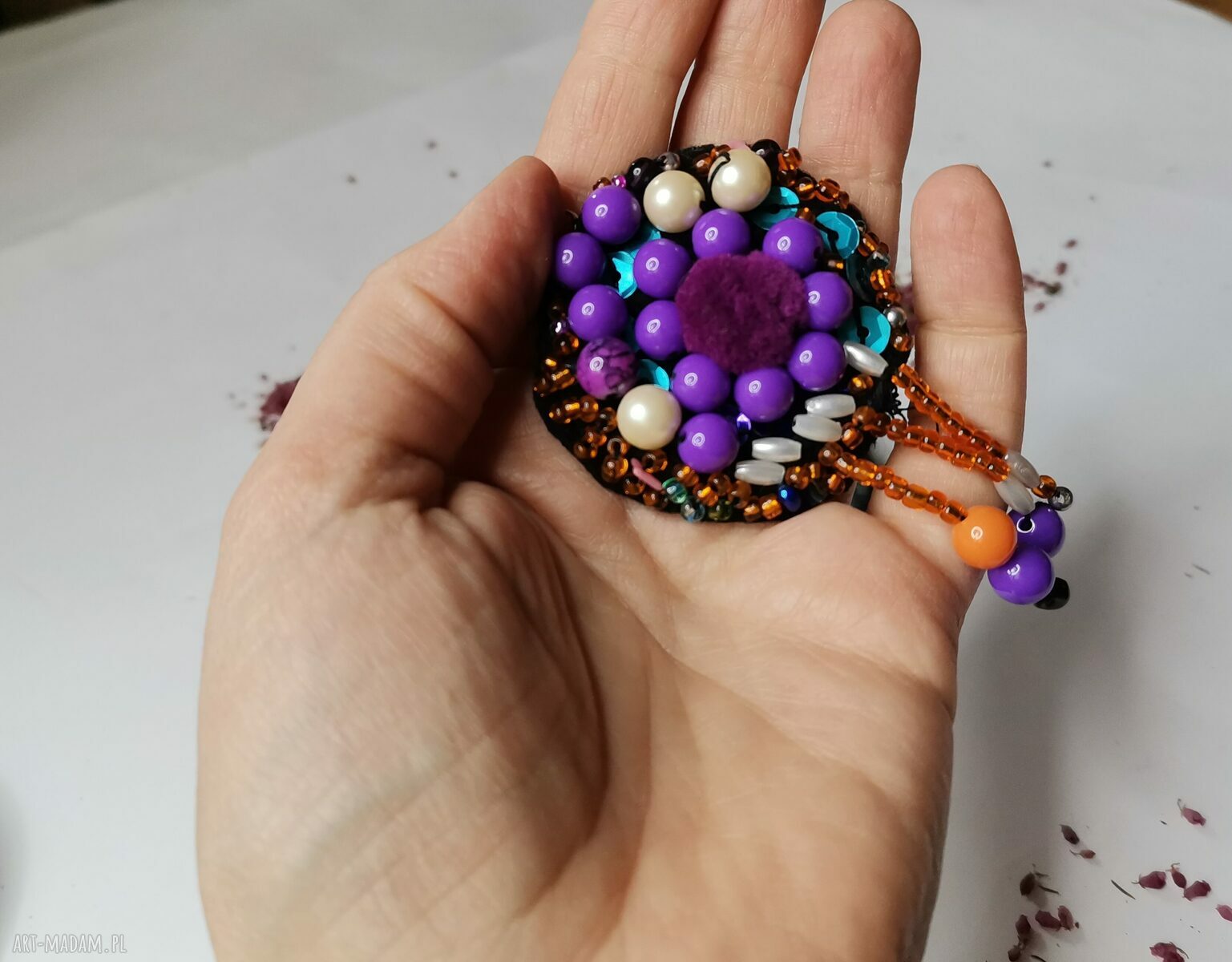 Klipsy etno boho Box g1 - ręcznie wykonane z haftem