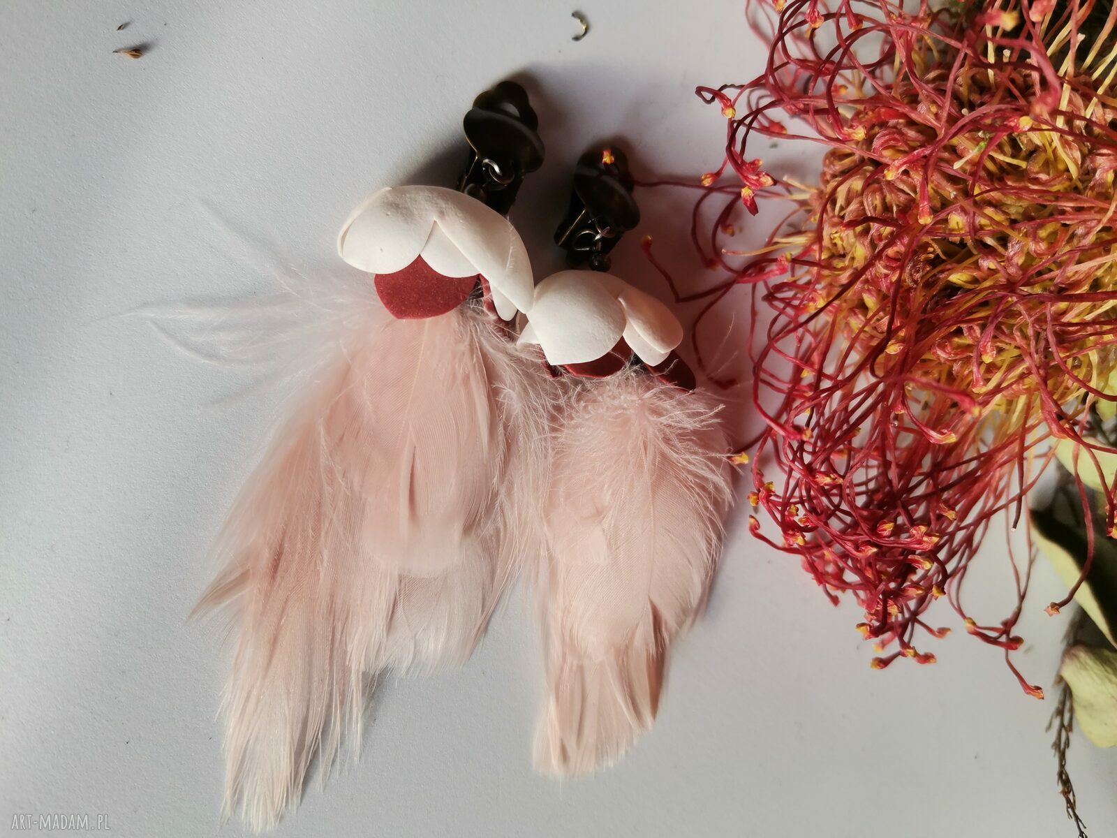 Klipsy etno boho z piórami - kwiatowy akcent handmade