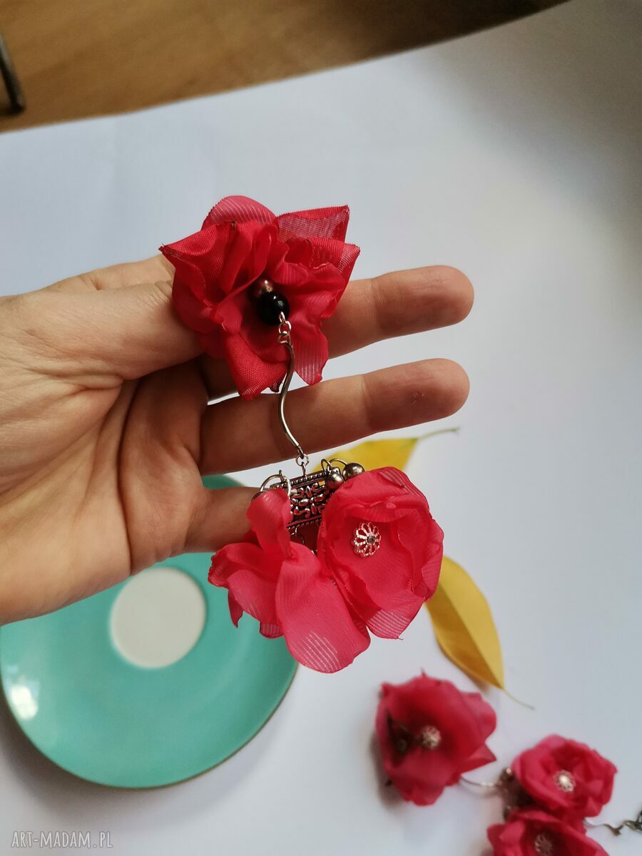 Czerwone klipsy Frida - długie kwiaty i frędzle boho (etno-folk)