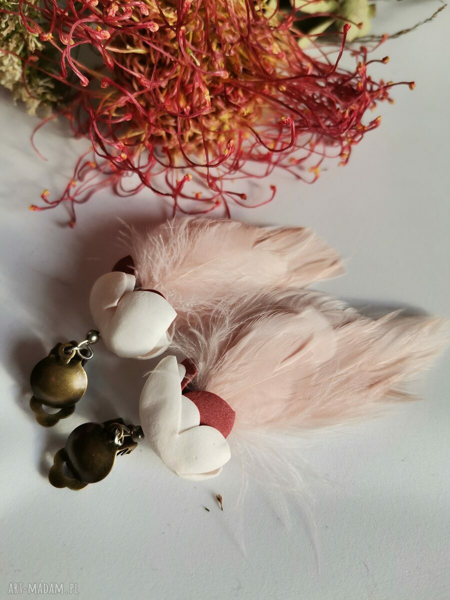 Klipsy etno boho z piórami - kwiatowy akcent handmade