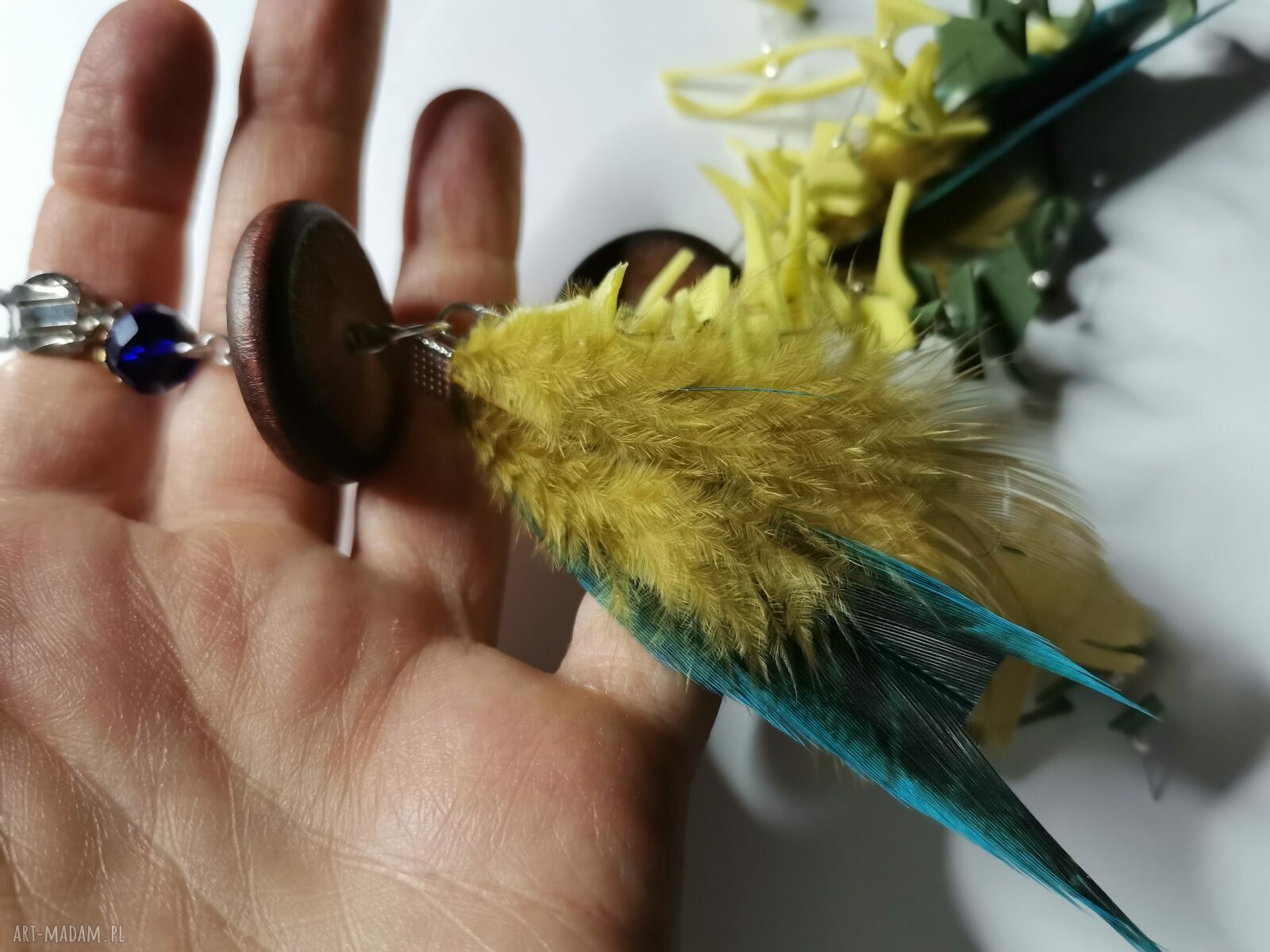 Klipsy etno boho z piórami i drewnem - kolorowe, lekkie