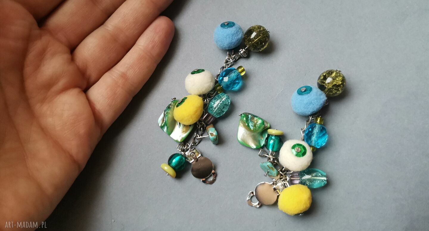 Klipsy etno boho wiszące z pomponami - lekkie chwosty na Walentynki