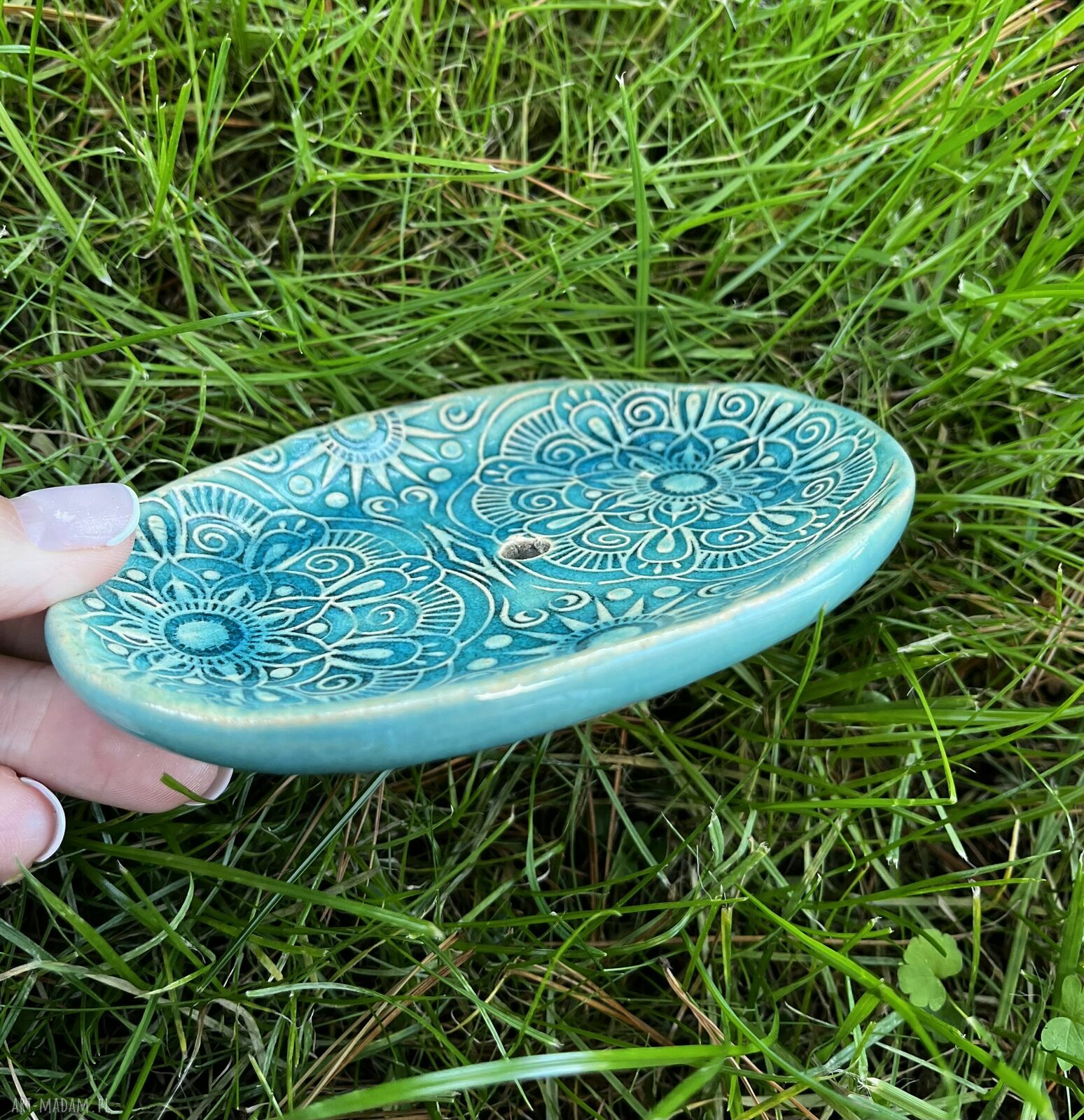 Etno ceramiczna mydelniczka handmade z turkusowym wzorem