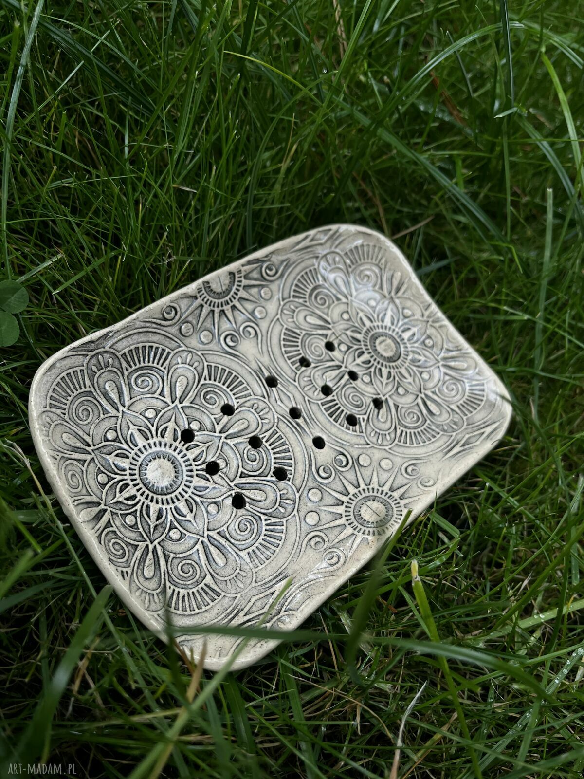 Ręcznie robiona ceramiczna mydelniczka z mandalą