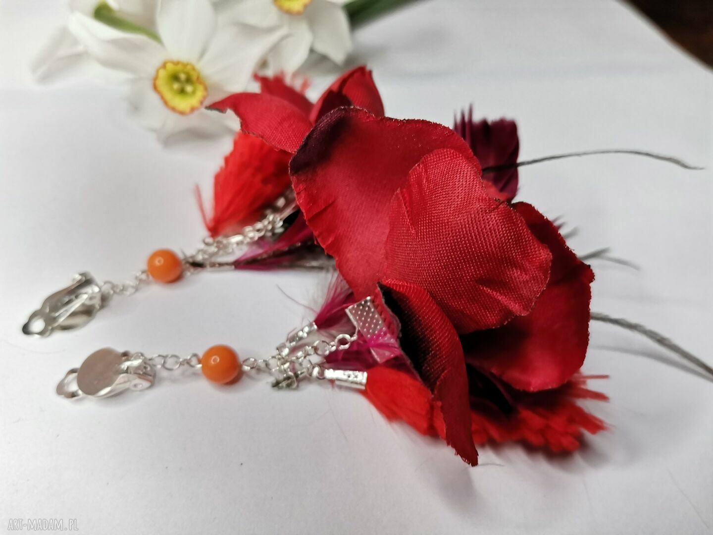 Klipsy etno boho wiszące z piórami i kwiatami - turkusowe klipsy handmade