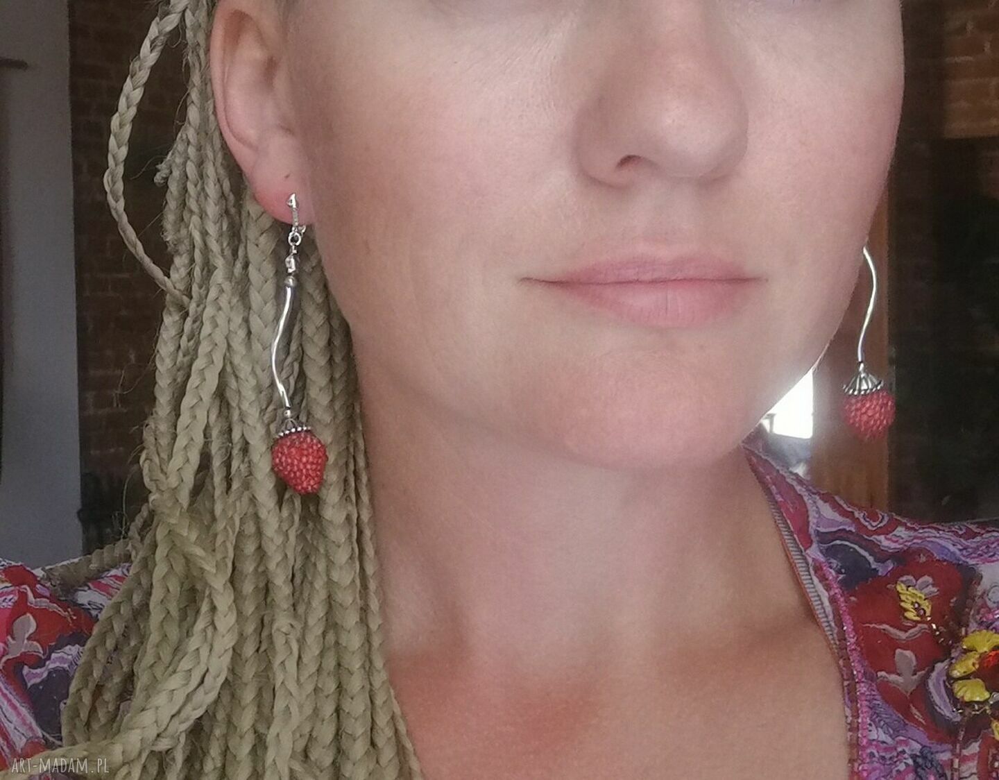 Lekkie klipsy boho folk z poziomkami - wiszące, ręcznie robione