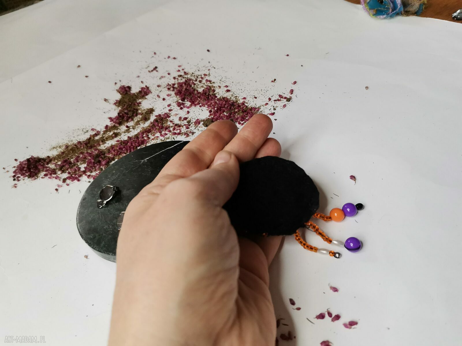Klipsy etno boho Box g1 - ręcznie wykonane z haftem