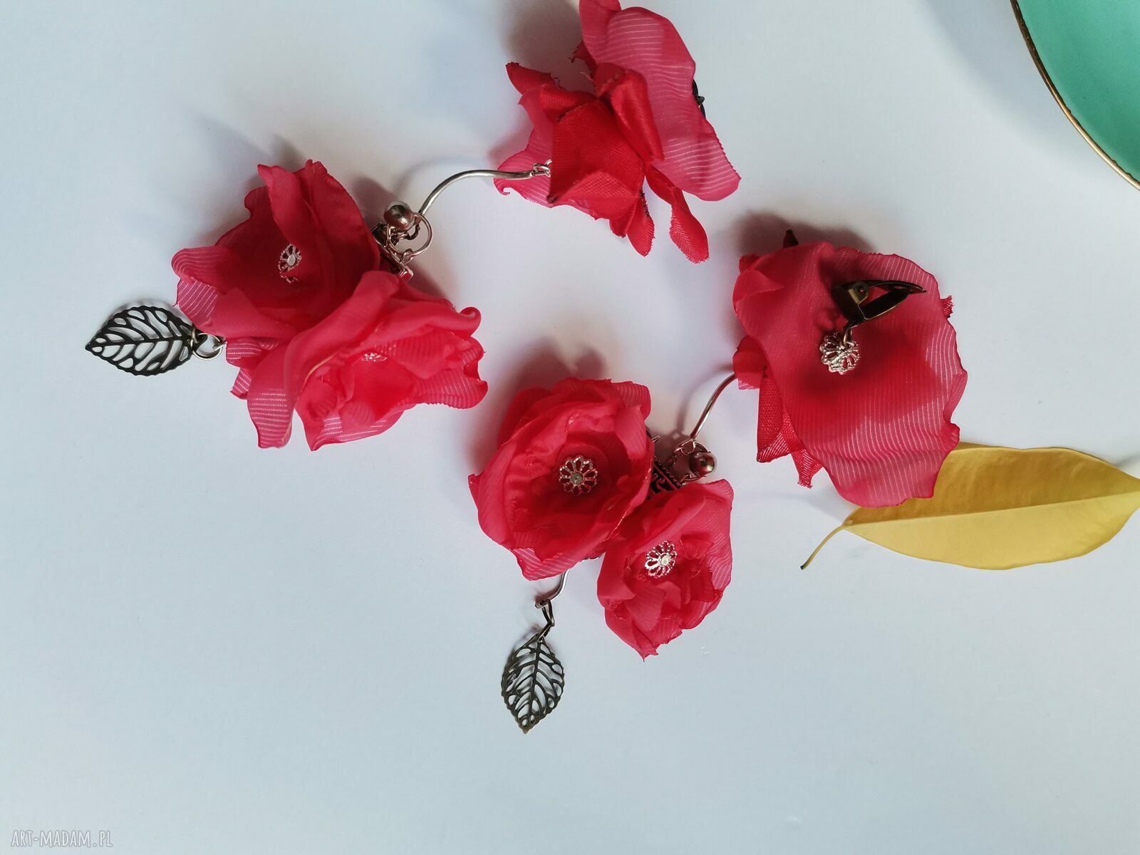 Czerwone klipsy Frida - długie kwiaty i frędzle boho (etno-folk)