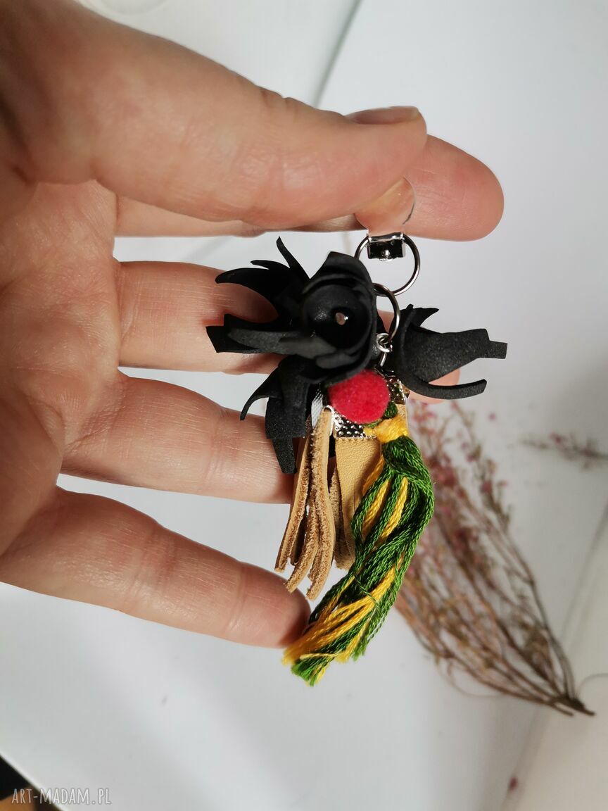 Klipsy etno-boho ze skóry: kwiaty i frędzle na klipsy (box x1)