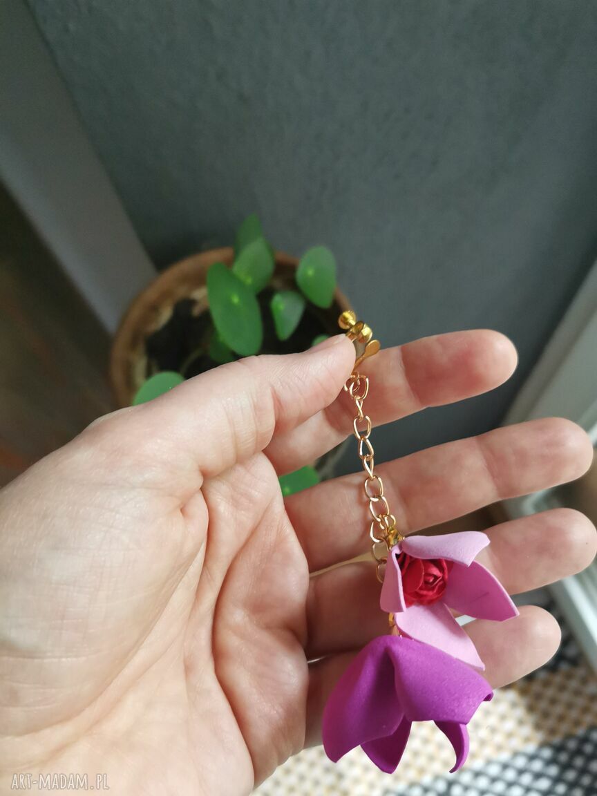 Klipsy etno boho kwiaty z piórami - lekkie i efektowne