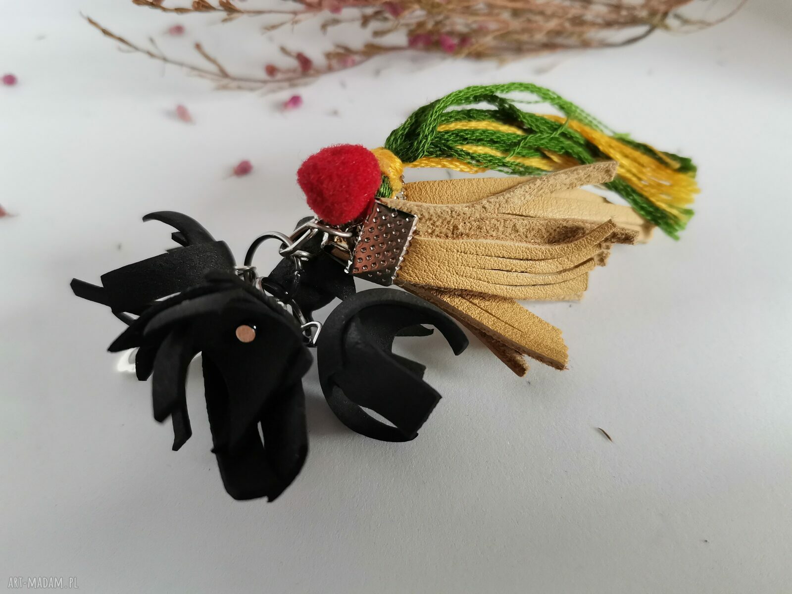 Klipsy etno-boho ze skóry: kwiaty i frędzle na klipsy (box x1)