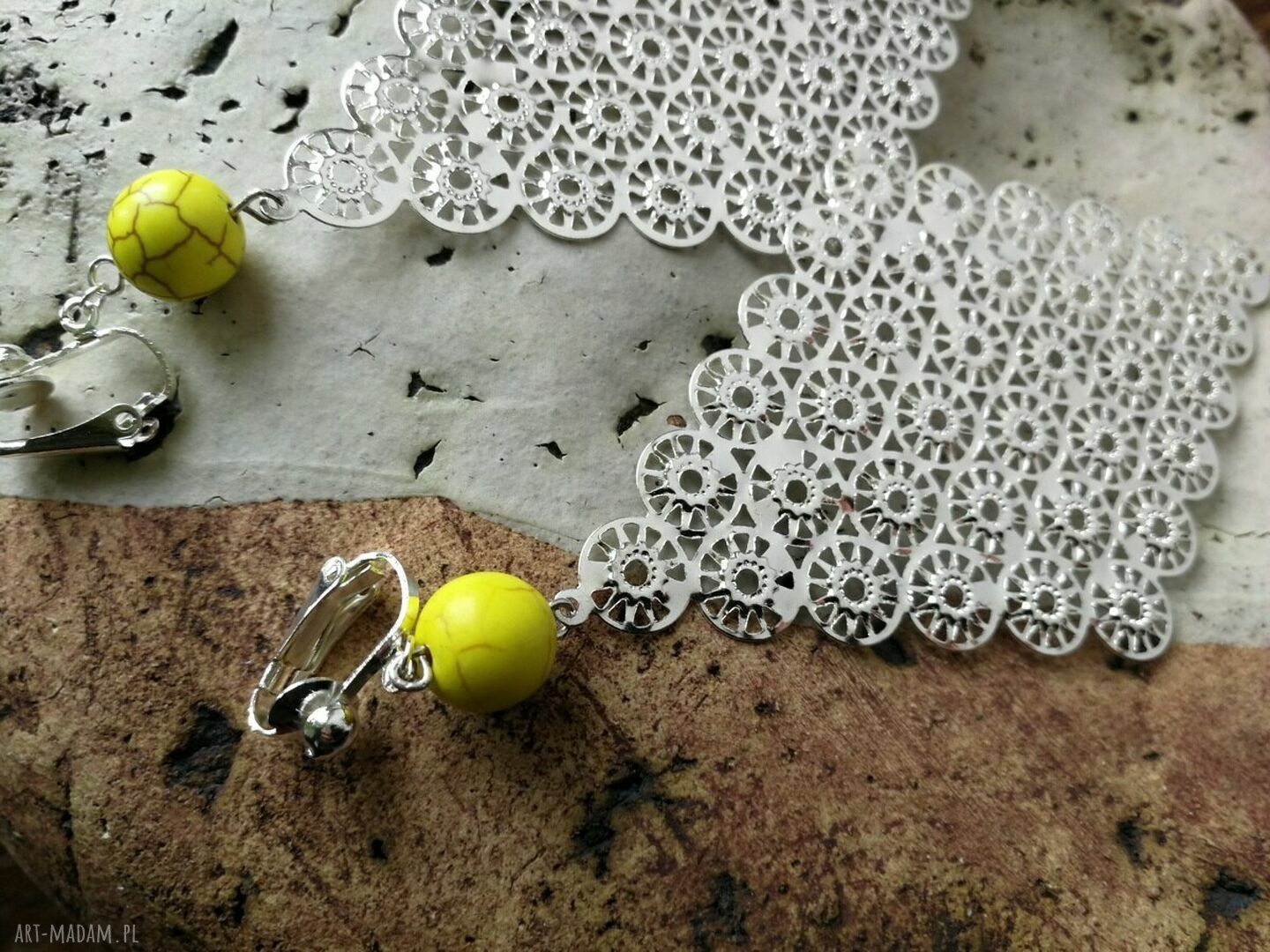 Ręcznie robione żółte klipsy boho etno folk - lekkie i długie