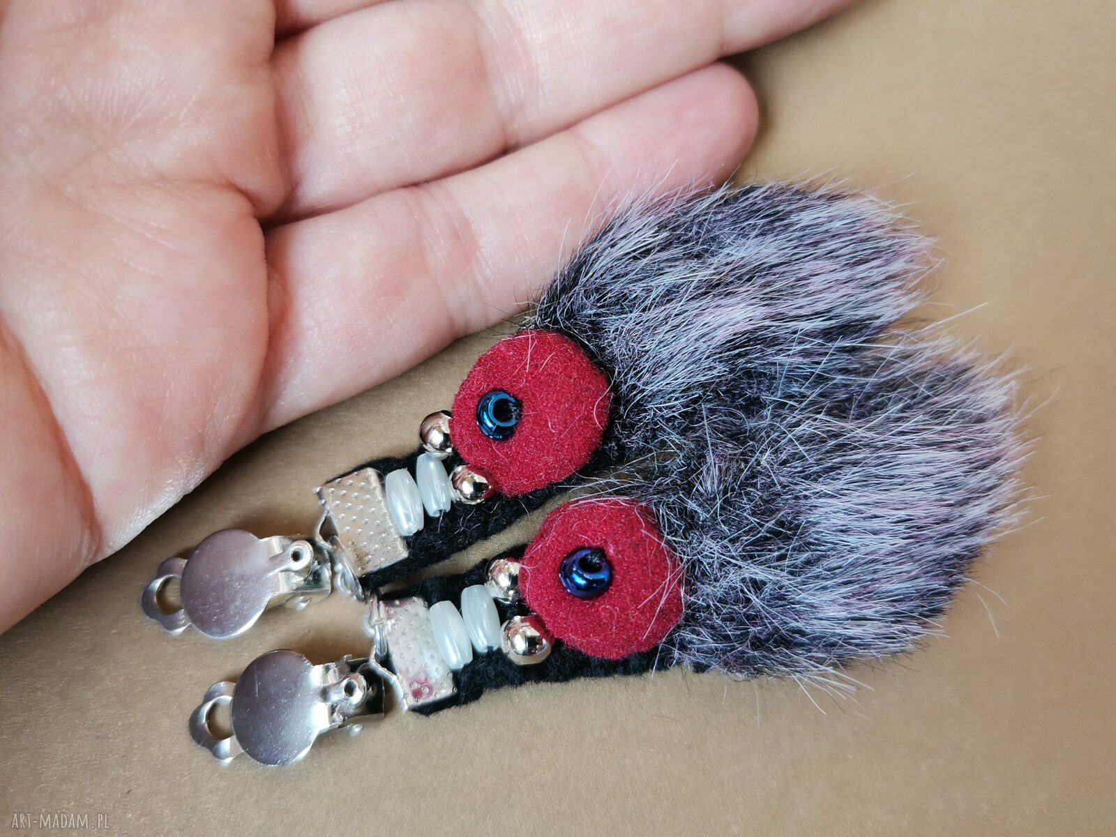 Klipsy etno boho folk Frida z futrzanymi frędzlami na klipsach