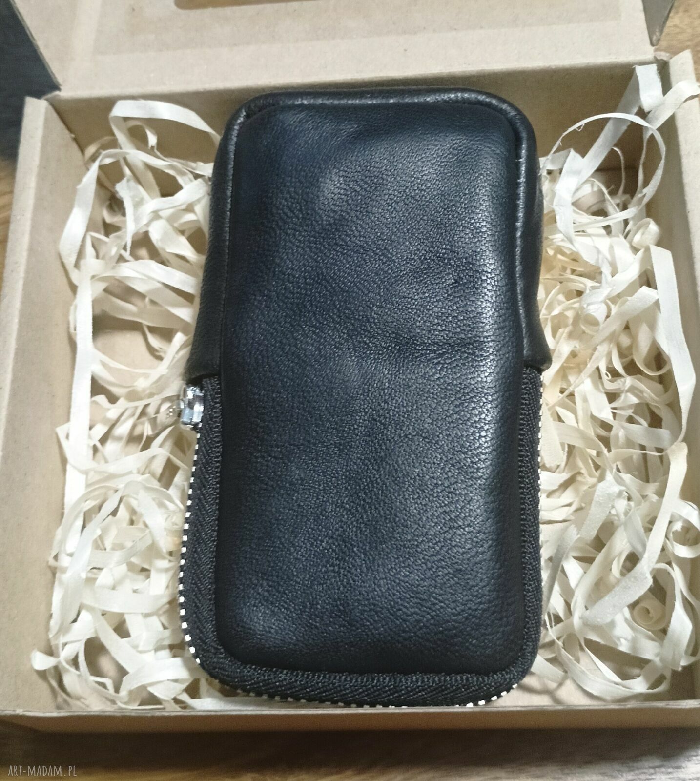 Etui na chusteczki ze skóry naturalnej - czarne, zapinane na zamek YKK