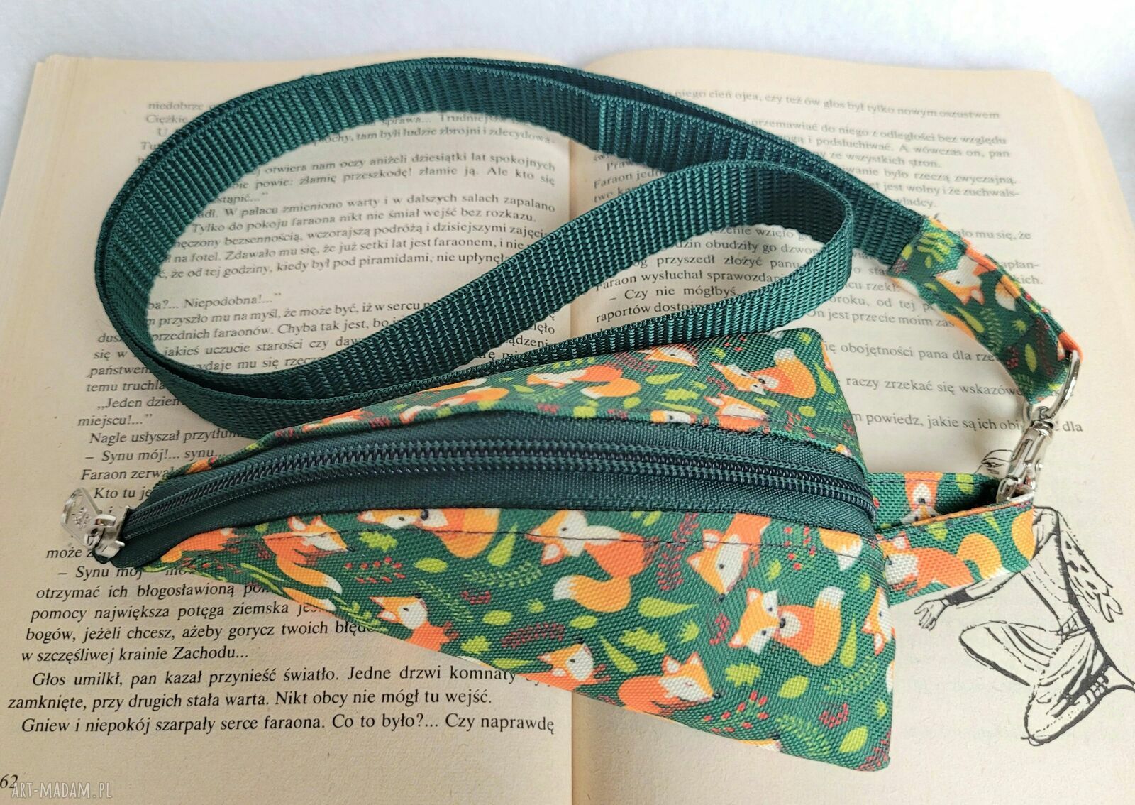 Etui na klucze liski na zielonym - wodoodporne hand-made z odpinaną smyczką