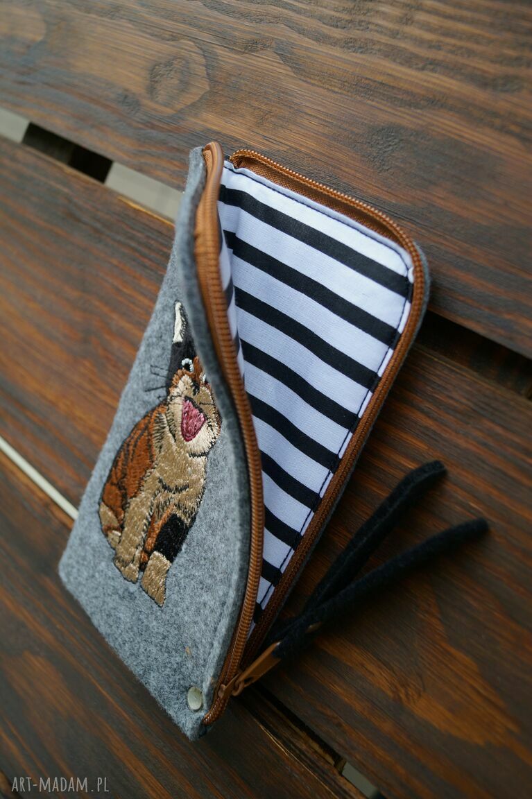 etui na telefon z kotkiem Ręcznie robione