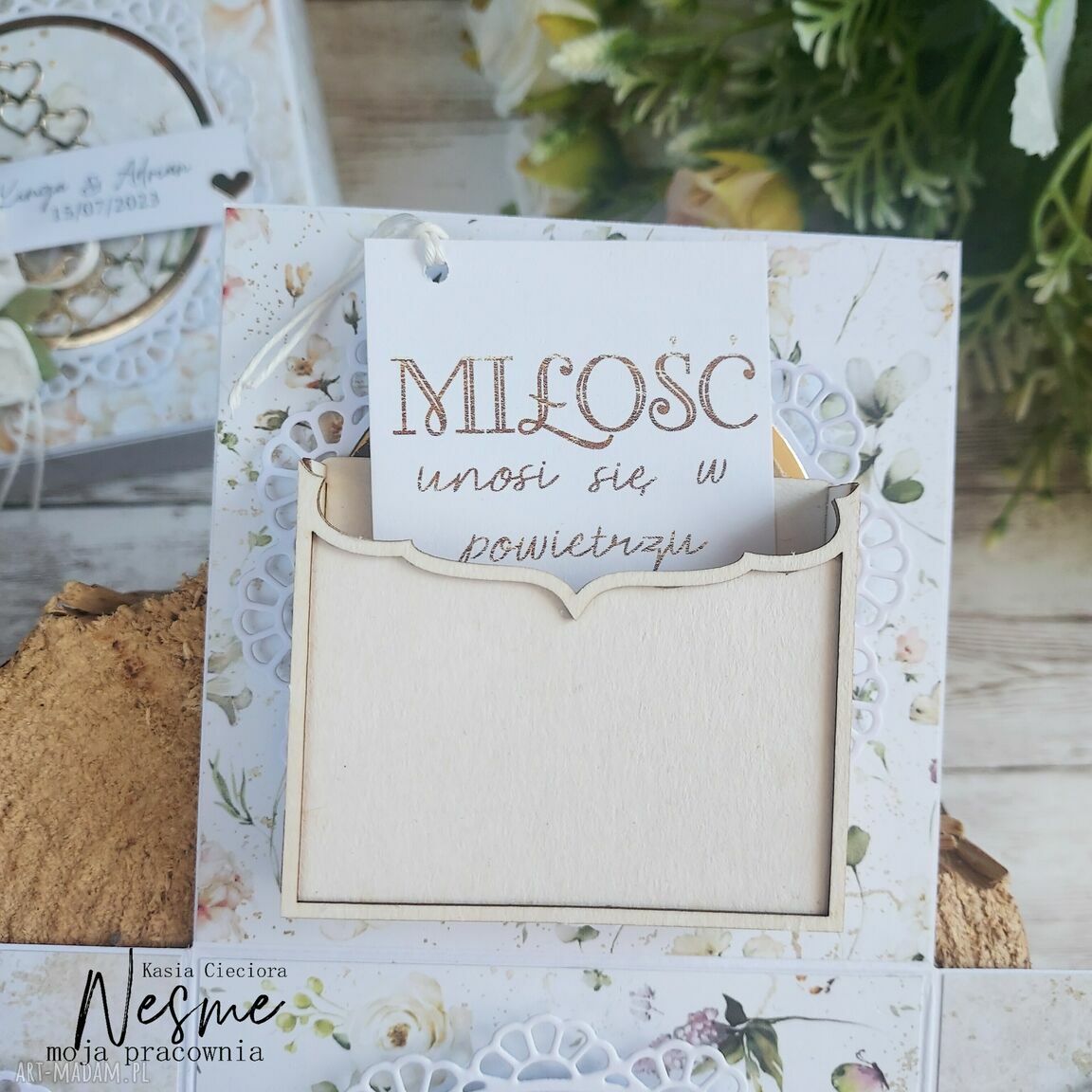 Eksploding box na ślub - motyw kwiatowy, złote serca i imiona