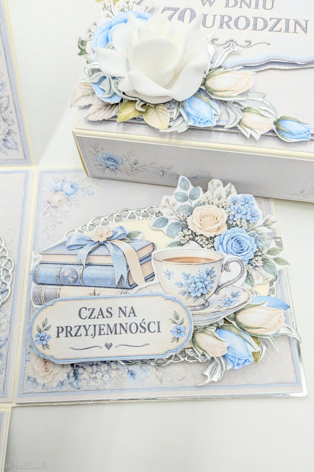 Exploding box na 70. urodziny z życzeniami i kieszonkami