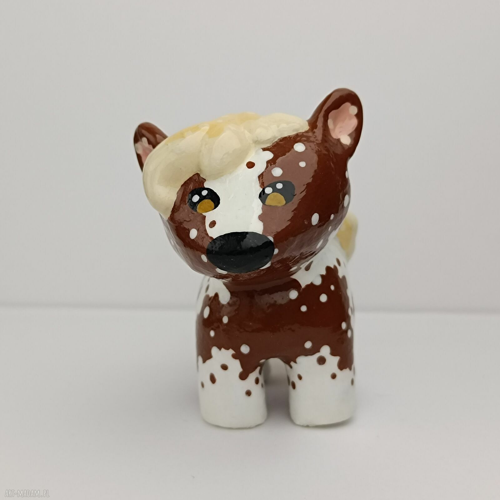 Urocza figurka brązowego konia ręcznie malowana (miniaturka dekoracyjna)