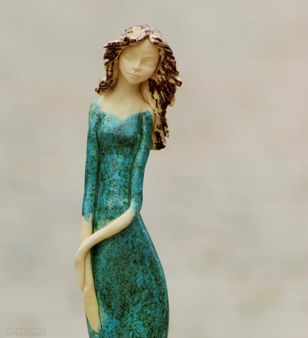 Figurka kobiety - ręcznie robiona ceramika artystyczna z gliny szamotowej (ok. 36 cm)