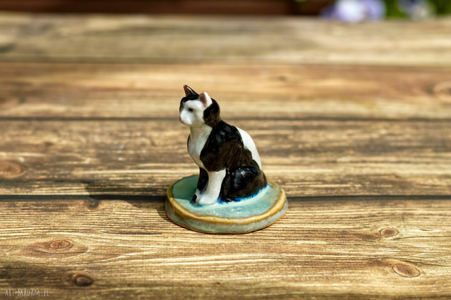 Ceramiczna figurka kota - ręcznie malowany biało-czarny kot