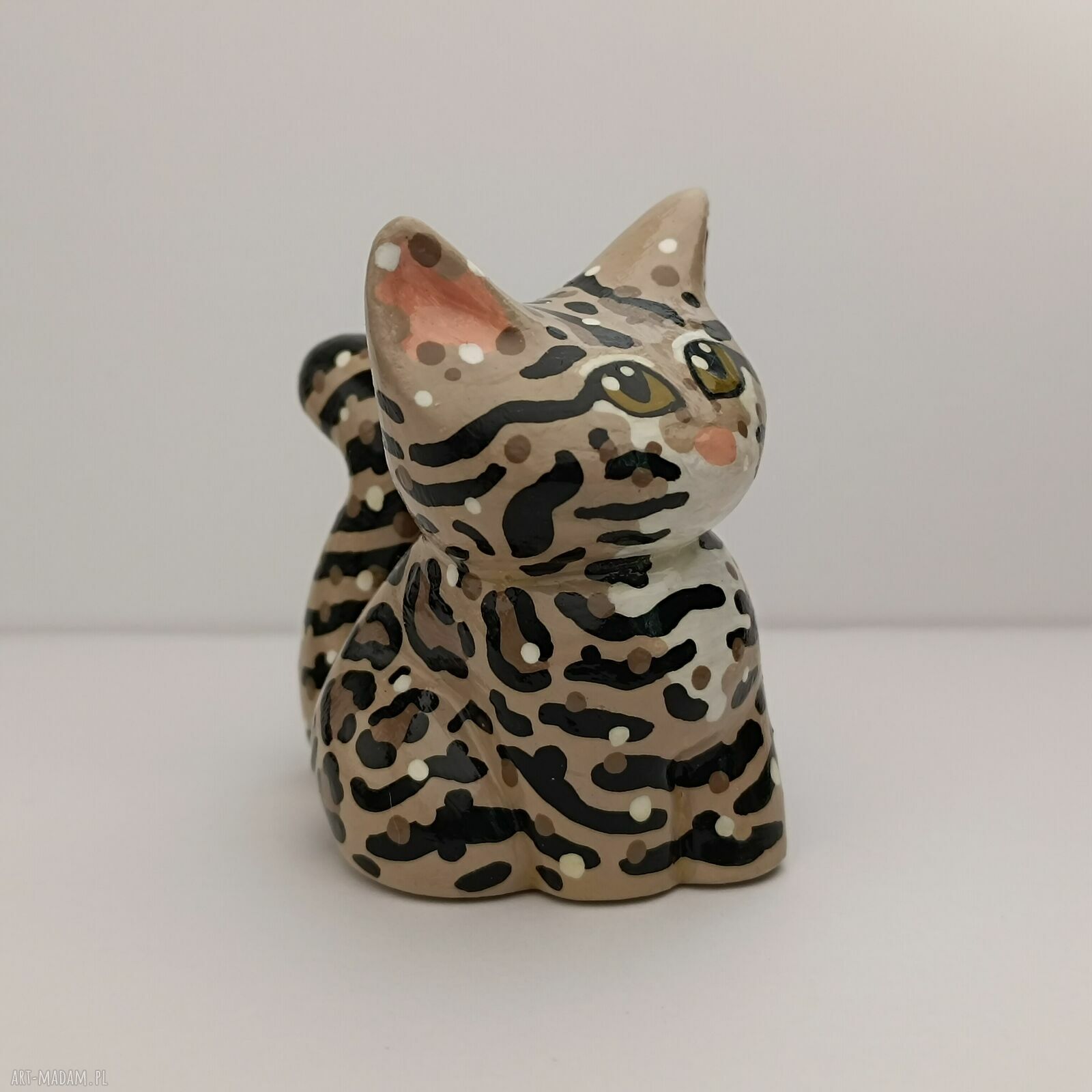 Mini figurka szarego kota bengalskiego - ręcznie malowana dekoracja