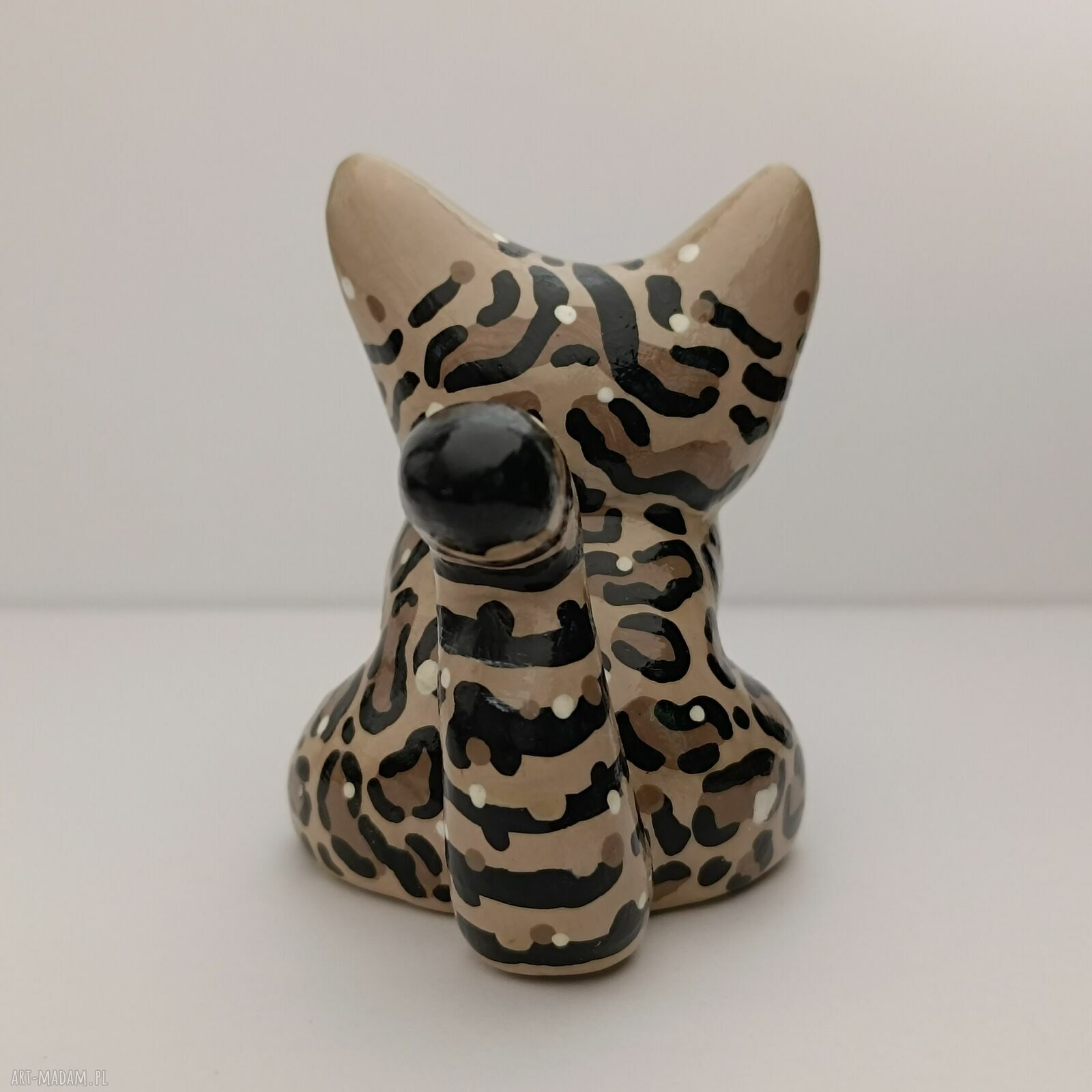 Mini figurka szarego kota bengalskiego - ręcznie malowana dekoracja