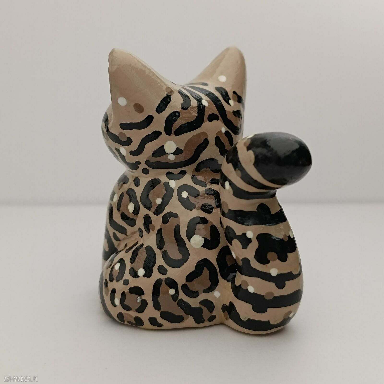 Mini figurka szarego kota bengalskiego - ręcznie malowana dekoracja