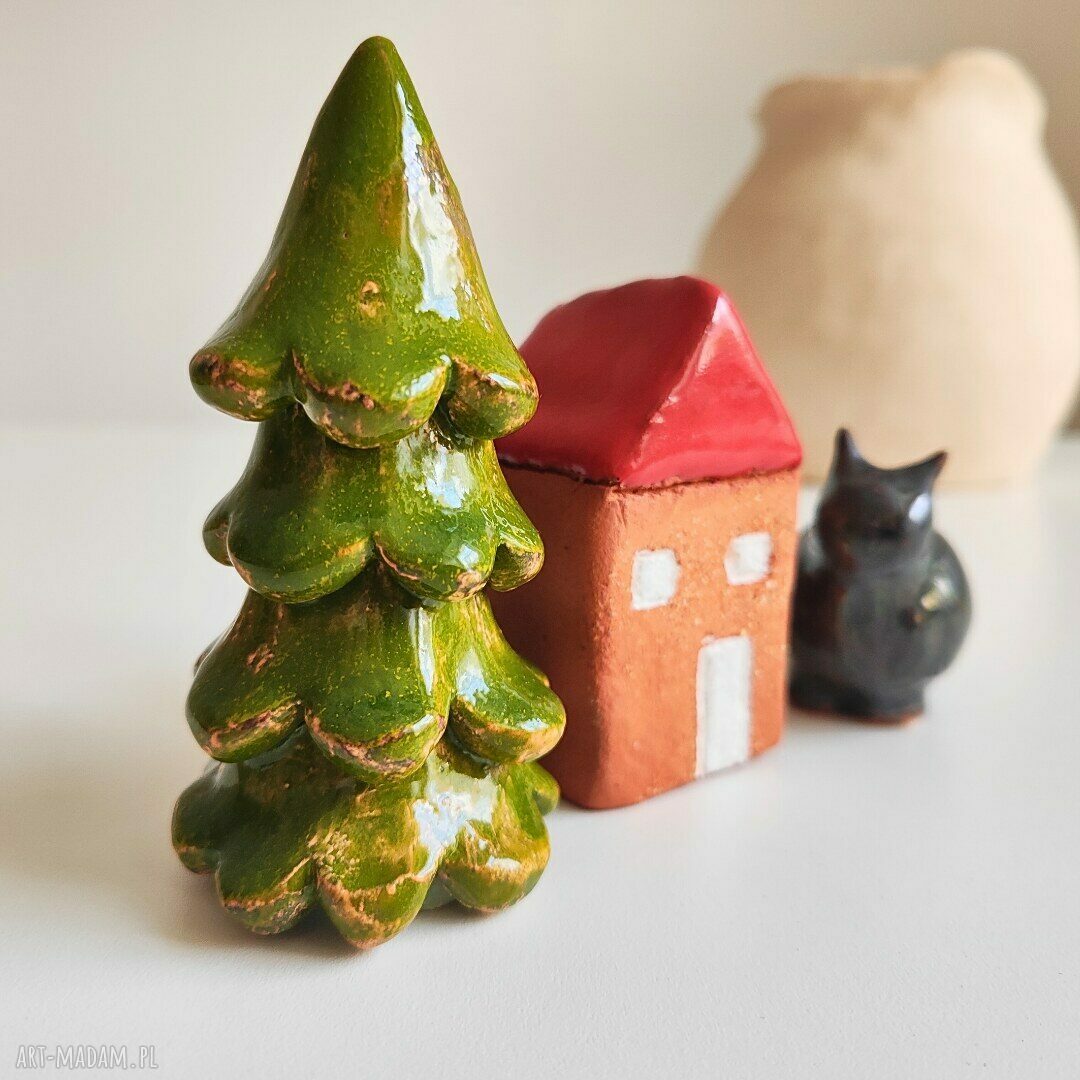 Figurki ceramiczne świąteczne: choinka, domek i kotek - zestaw