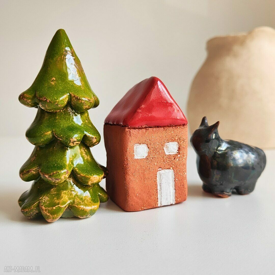 Figurki ceramiczne świąteczne: choinka, domek i kotek - zestaw