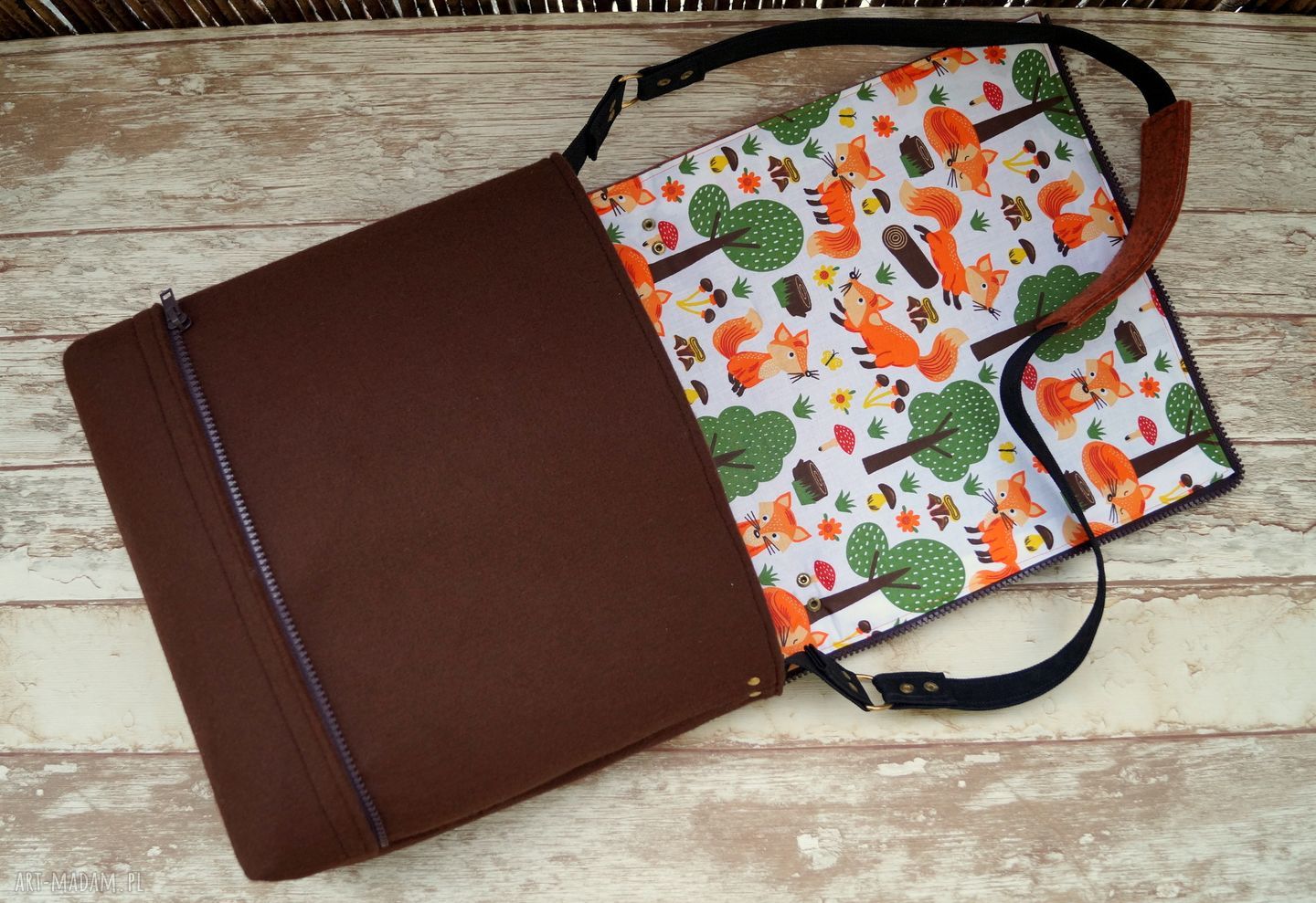 Filcowa torba na ramię z haftem lisa - handmade