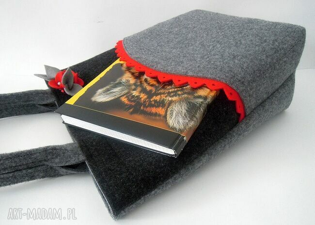 Filcowa Torebka Koszyczek z Czerwoną Falbanką i Broszką Hand Made