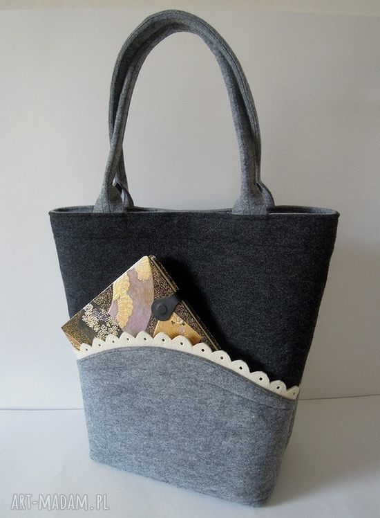 Filcowa Torebka Koszyczek z Falbanką Ecru i Broszką Hand Made