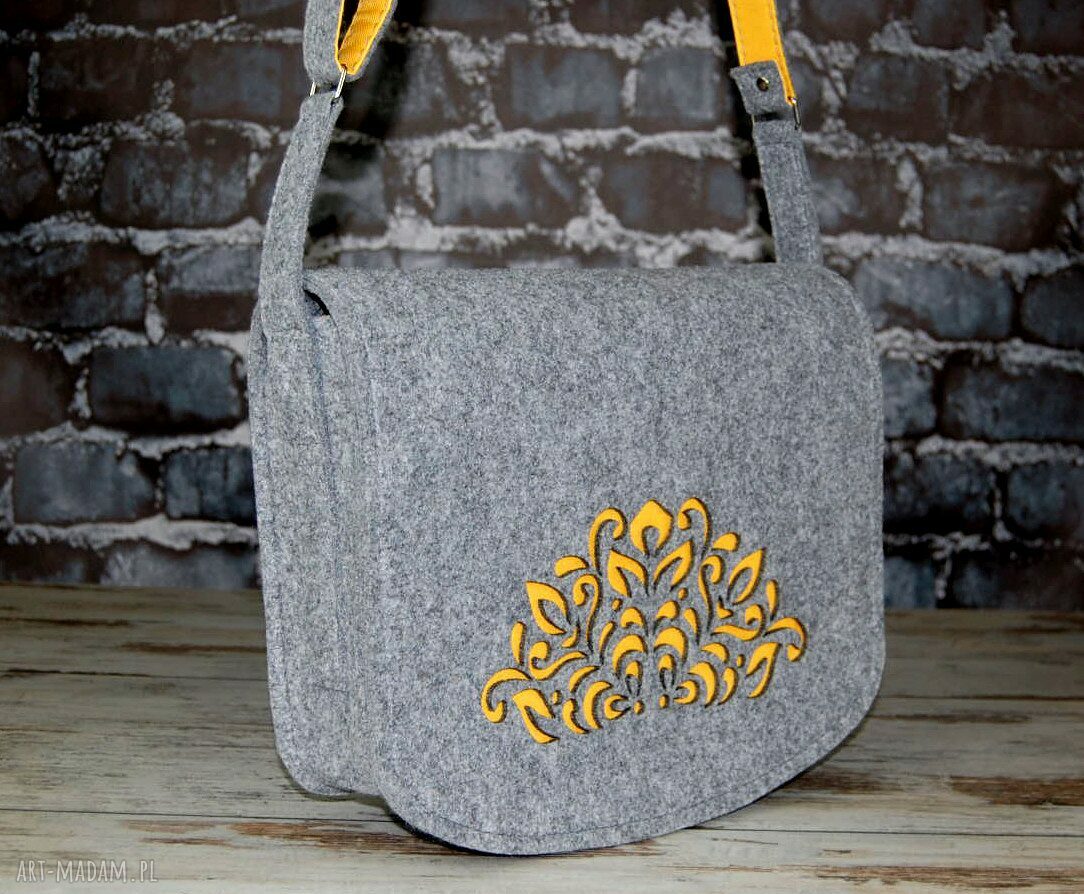 Filcowa torebka na ramię - listonoszka - hand made 13"