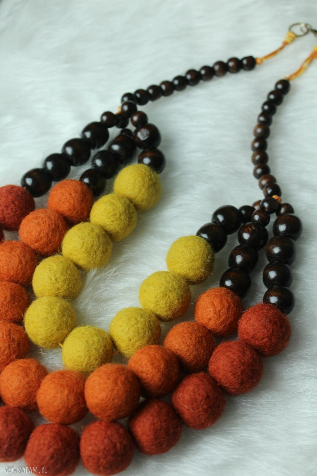 Filcowany naszyjnik koralikowy z wełny - kolorowe korale handmade