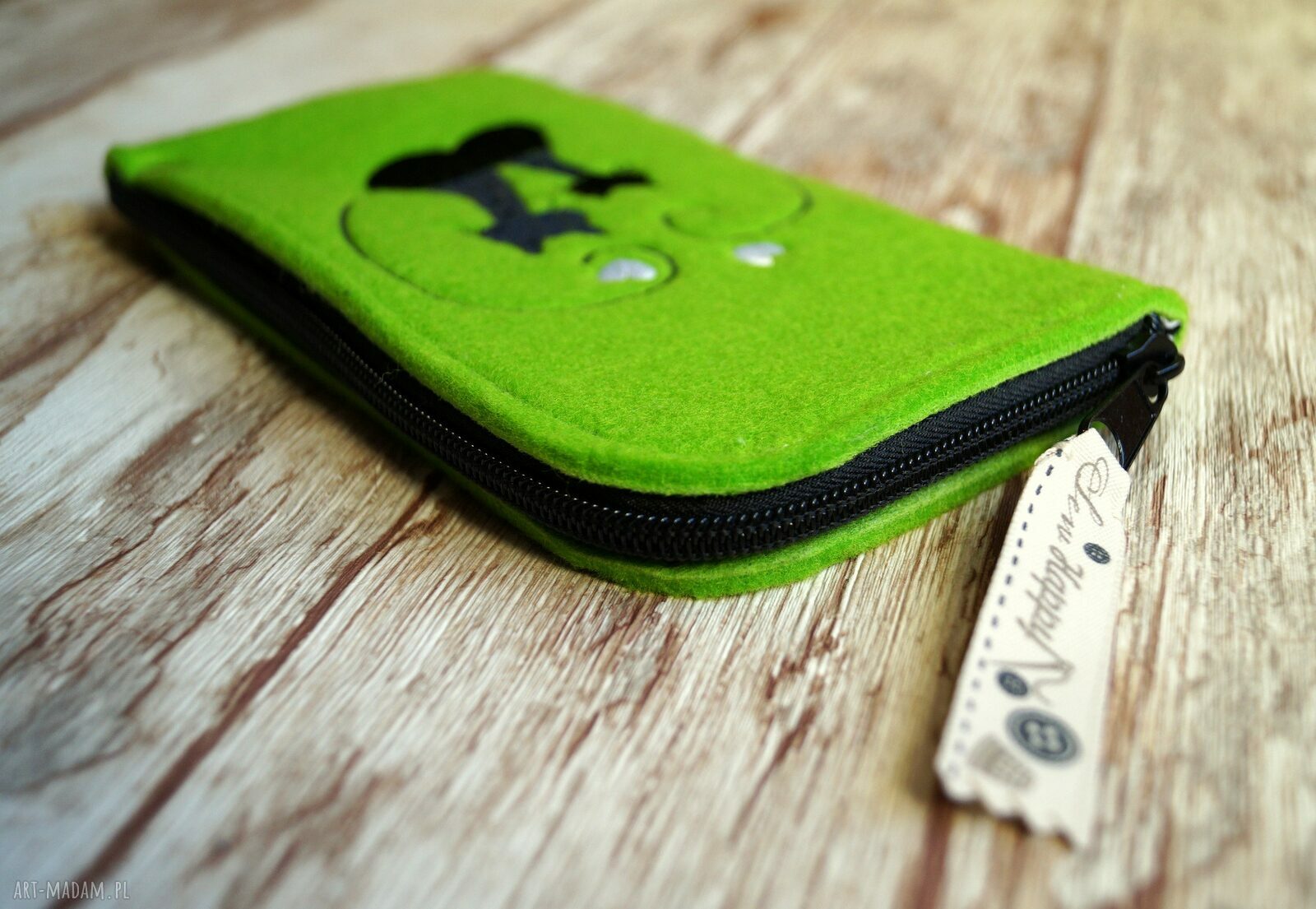 Filcowe etui na telefon z haftowanymi kotkami - Zakochane Koty
