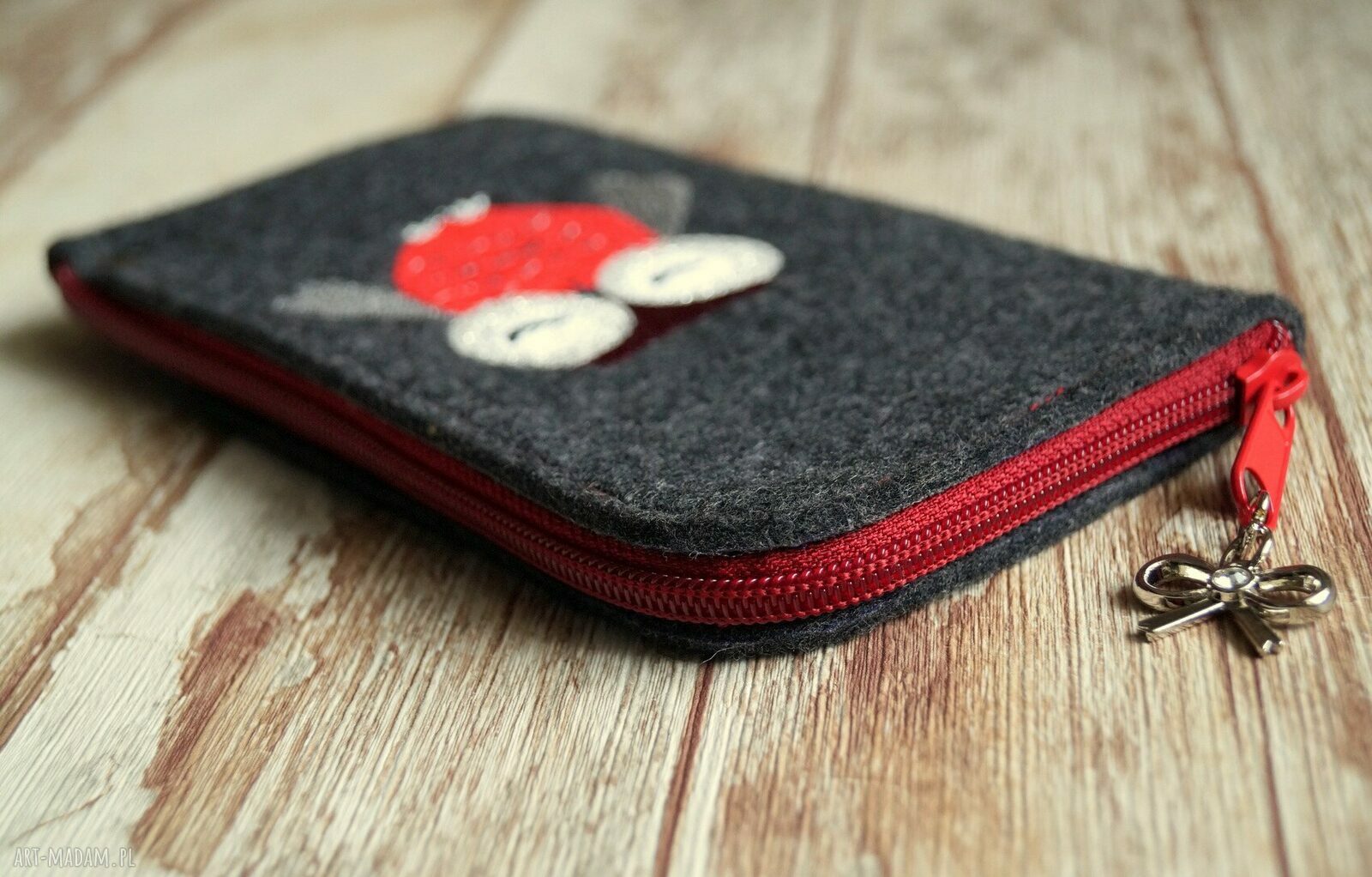Filcowe etui na telefon - sówka z haftem (16 x 8,5 cm)