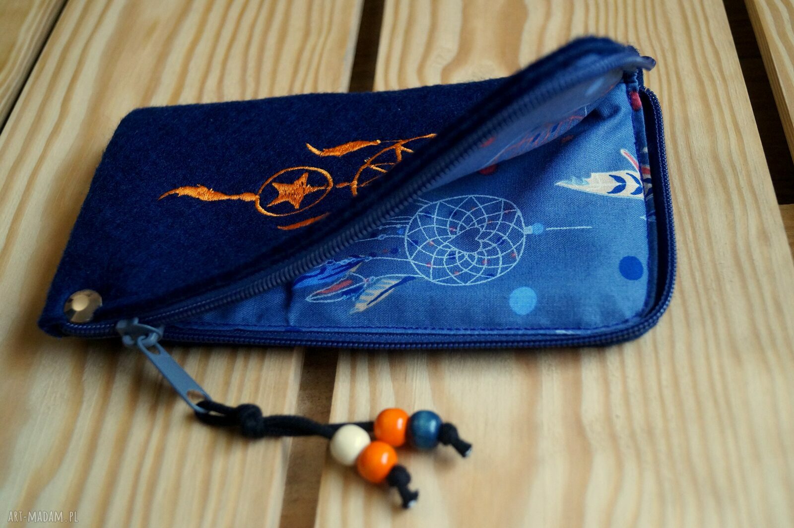Filcowe etui na telefon - łapacz snów (granatowe, haftowane, boho)
