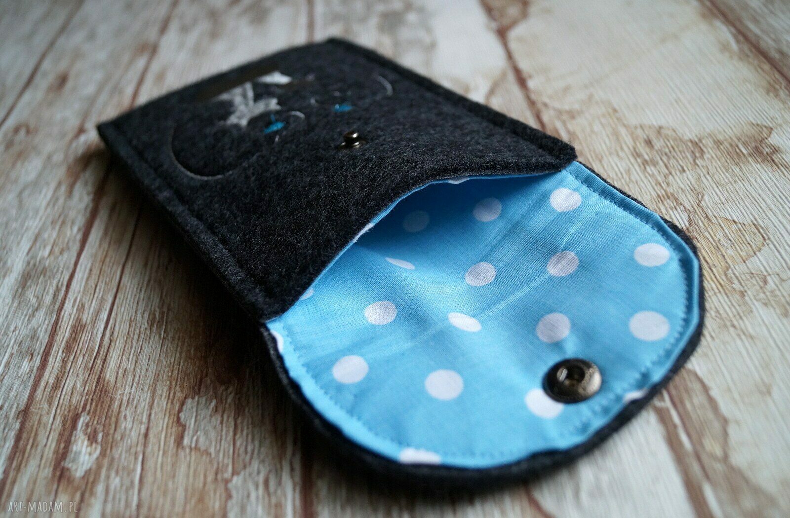 Filcowe etui na telefon „Zakochane Kotki” - haftowane handmade