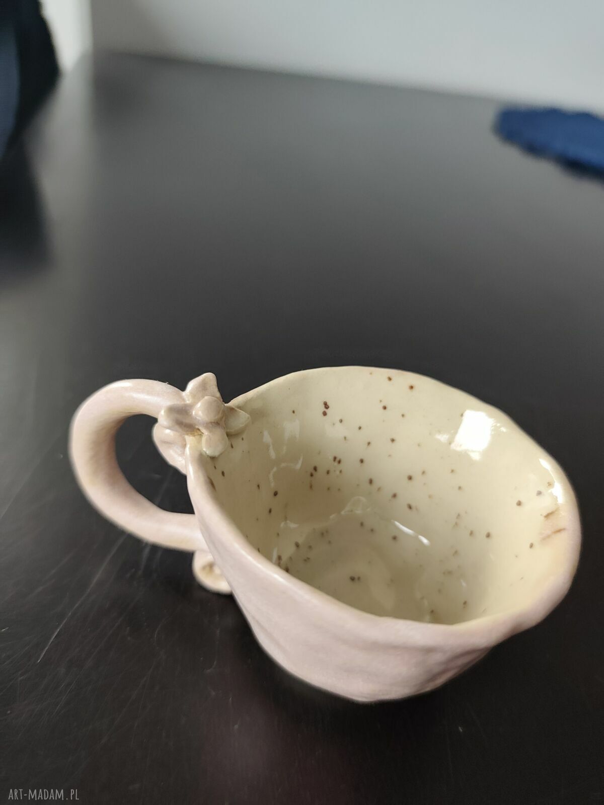 Ręcznie robiona filiżanka ceramiczna z talerzykiem - prezent dla kobiet
