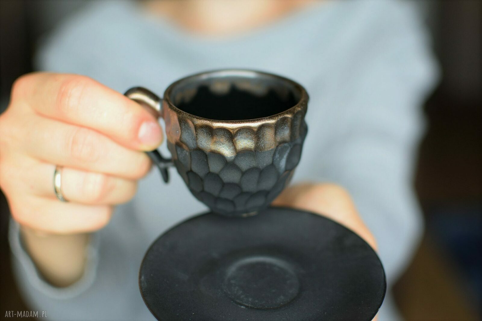 Ręcznie robiona filiżanka ceramiczna do espresso 75 ml Czerń i Złoto