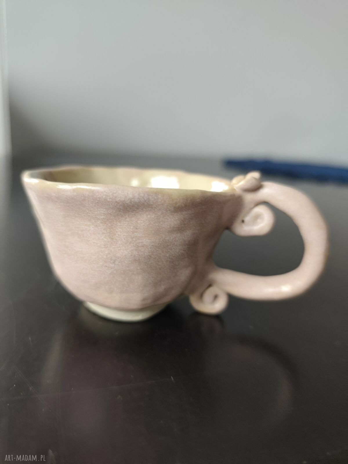 Ręcznie robiona filiżanka ceramiczna z talerzykiem - prezent dla kobiet