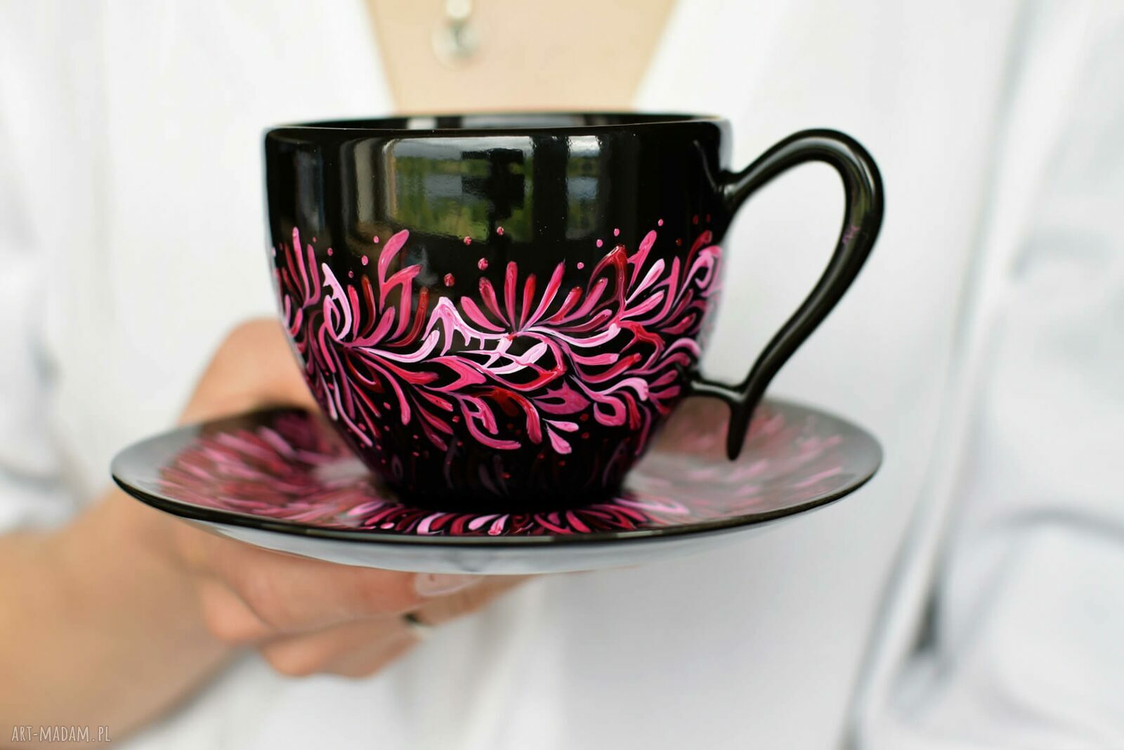 Filiżanka Czarna Różowe Listeczki Ceramiczna 220ml Prezent dla Niej