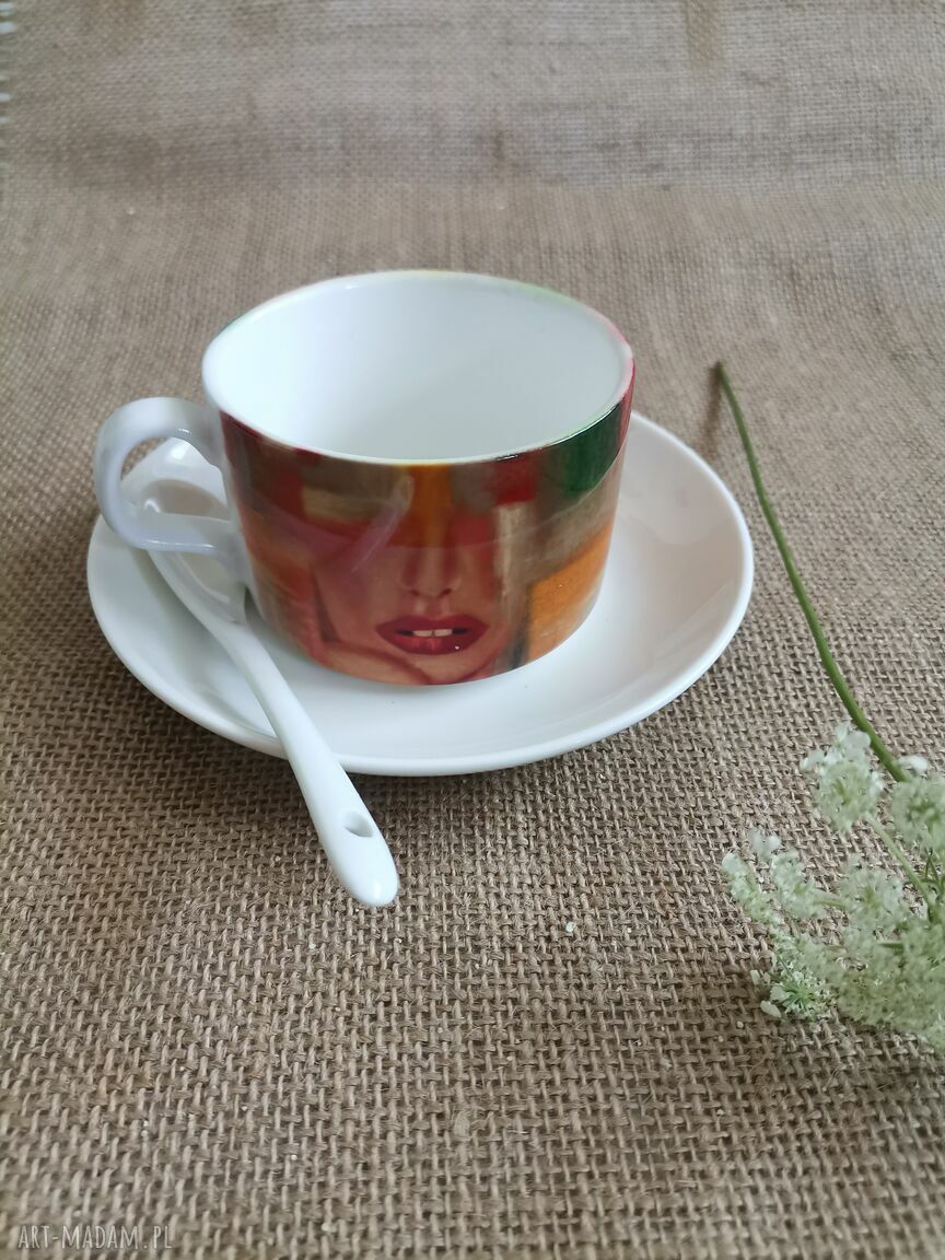 Filiżanka porcelanowa „Kolor kobiety - wiśniowy”