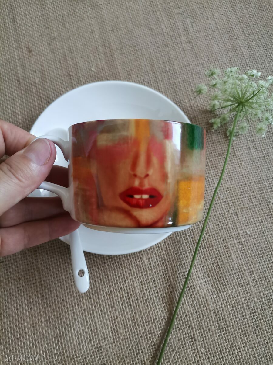 Filiżanka porcelanowa „Kolor kobiety - wiśniowy”