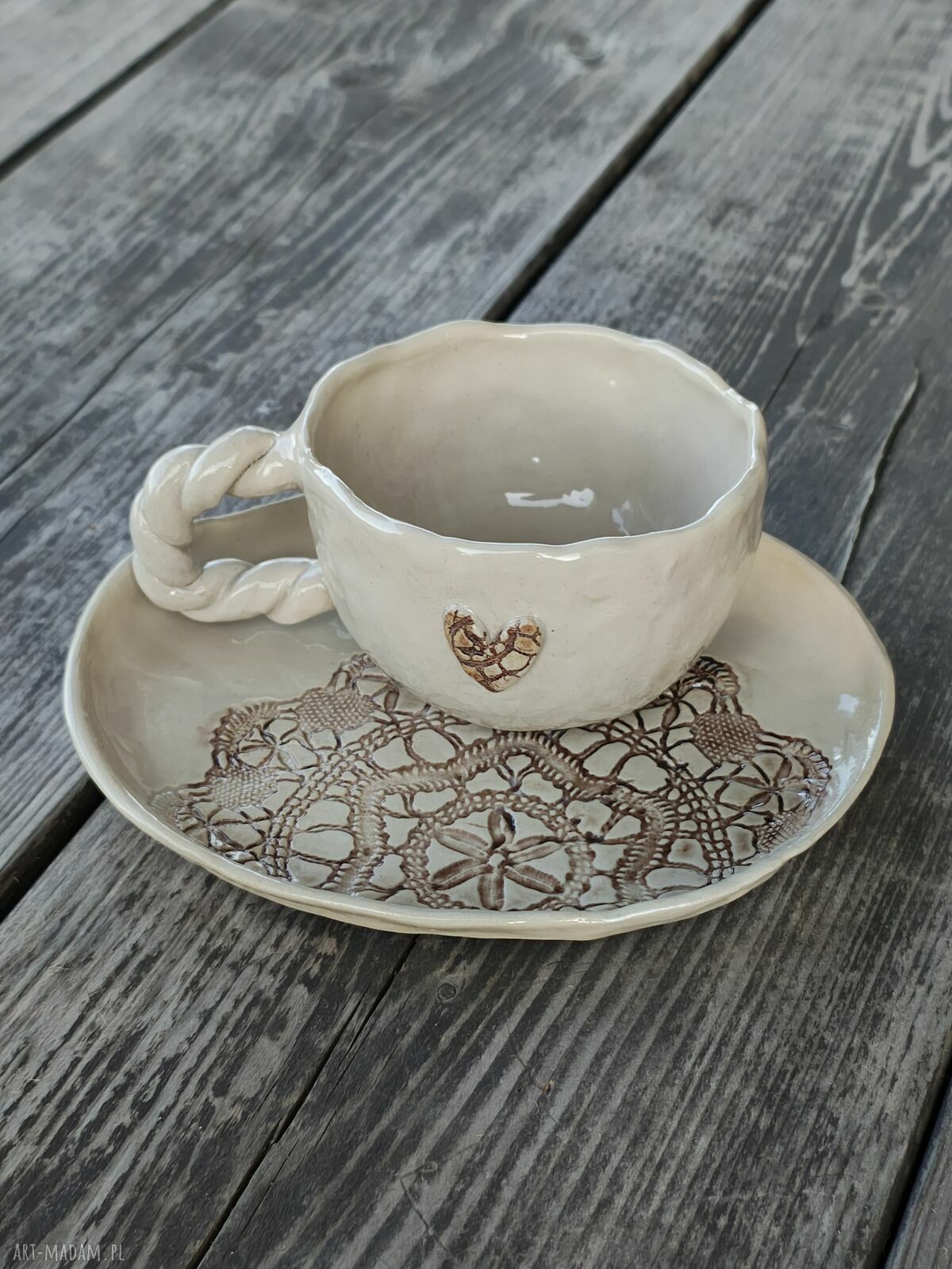 Ceramiczna filiżanka z podstawką - ręcznie robiona