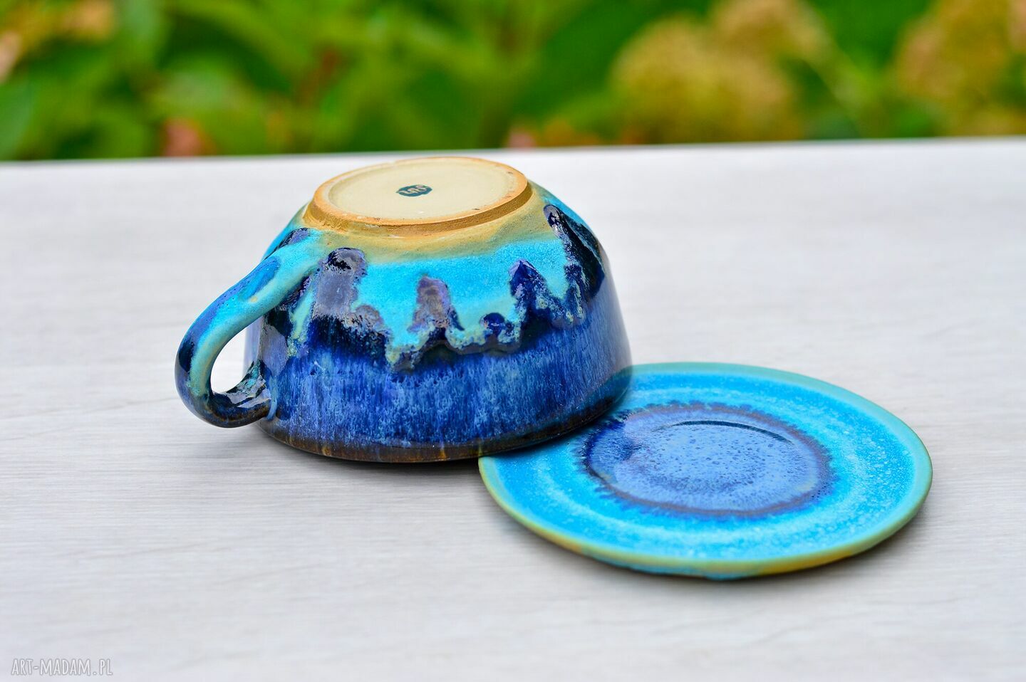 Filiżanka do herbaty handmade z figurką kota - 300 ml, niebiesko-turkusowa kamionka