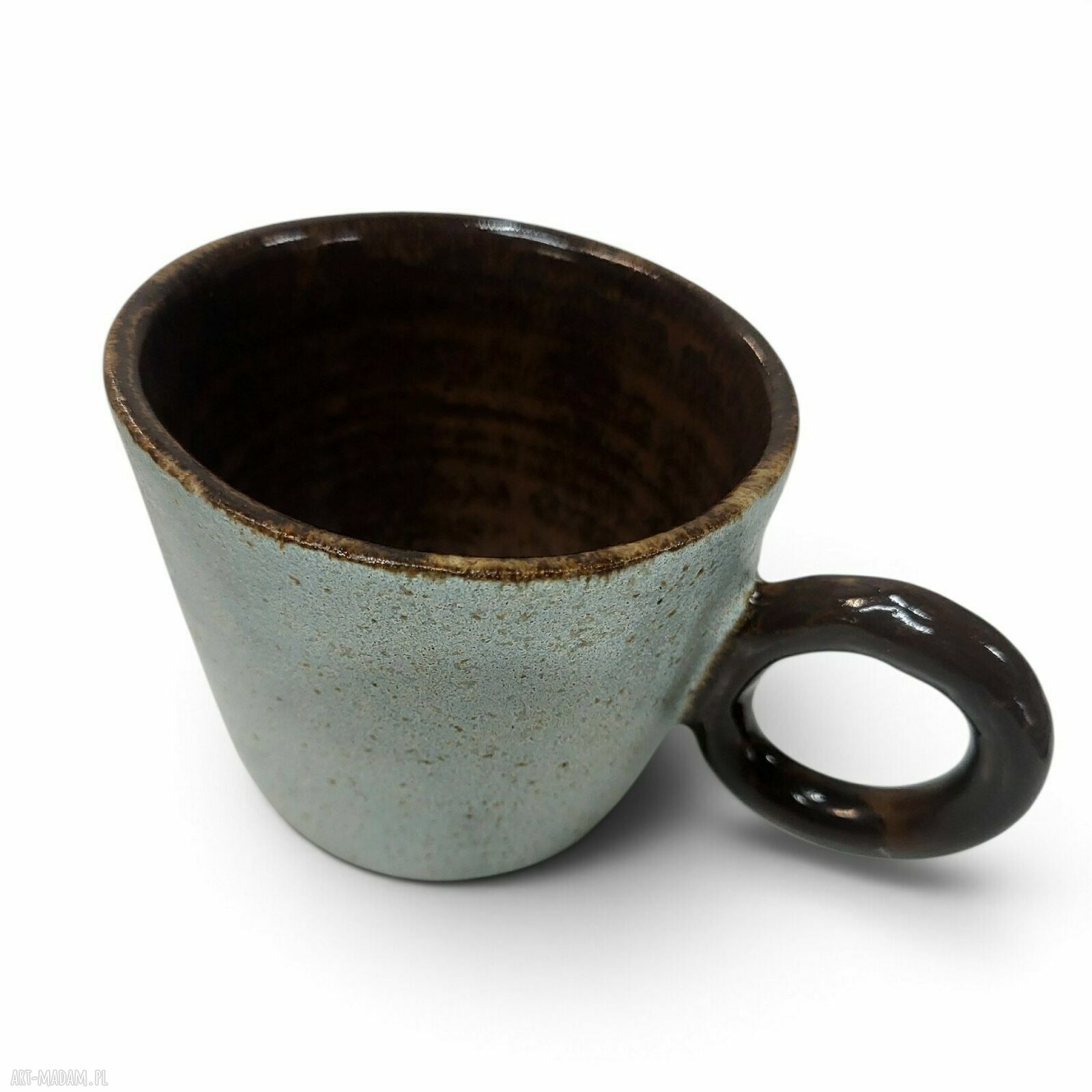 Ręcznie robiona filiżanka ceramiczna w błękicie i brązie