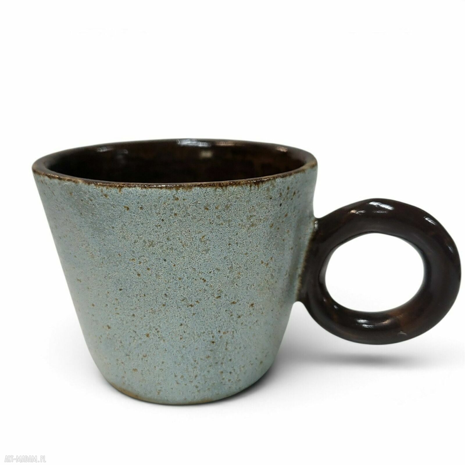Ręcznie robiona filiżanka ceramiczna w błękicie i brązie